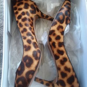 Leopard print pumps